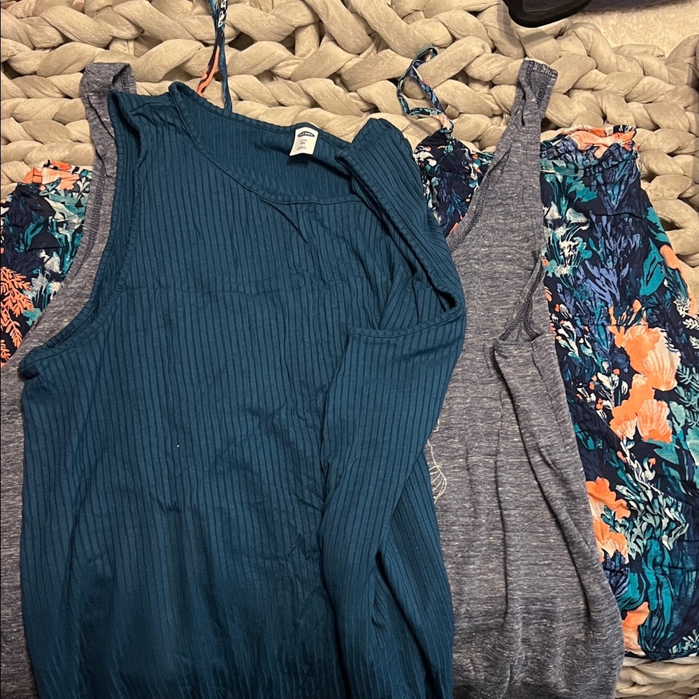Old Navy Women's Teal and Gray Tank Tops